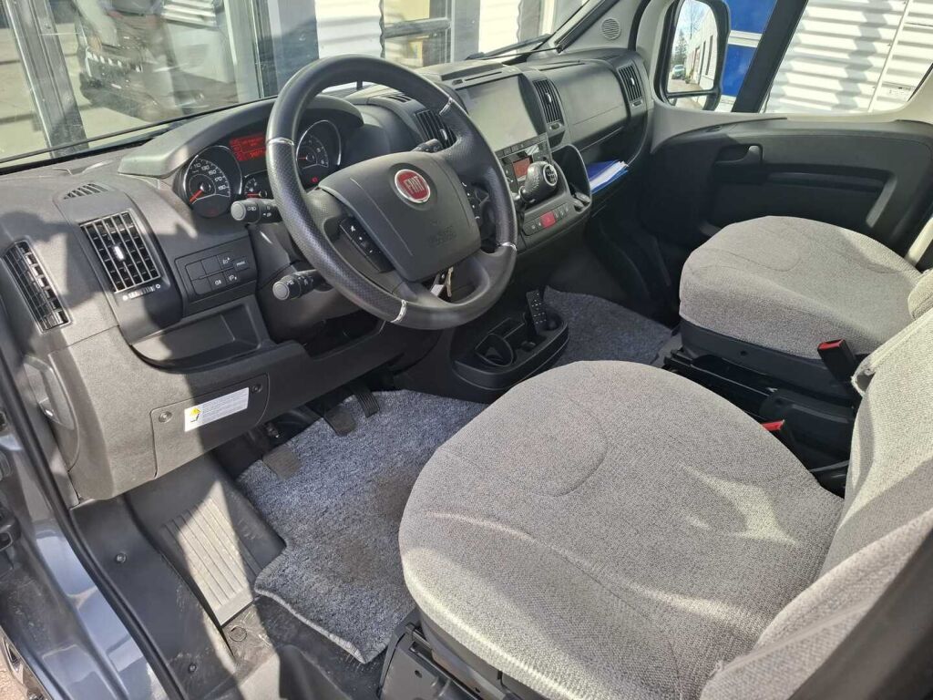 Pössl TRENTA VAN 600 2022 Harmaa