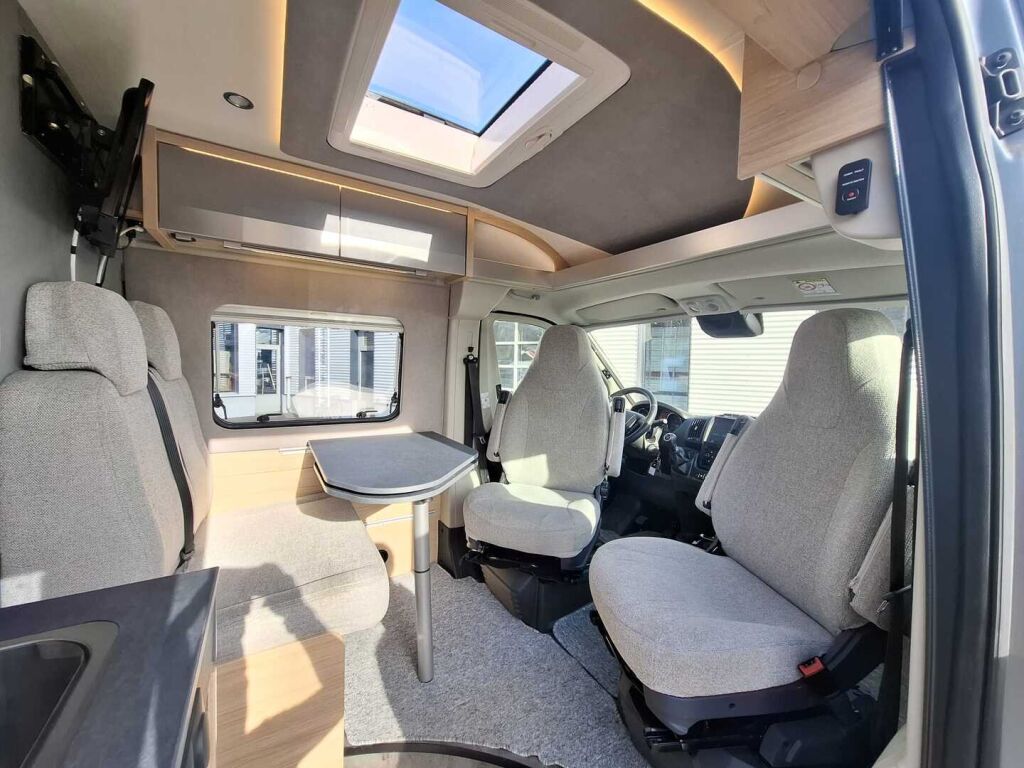 Pössl TRENTA VAN 600 2022 Harmaa