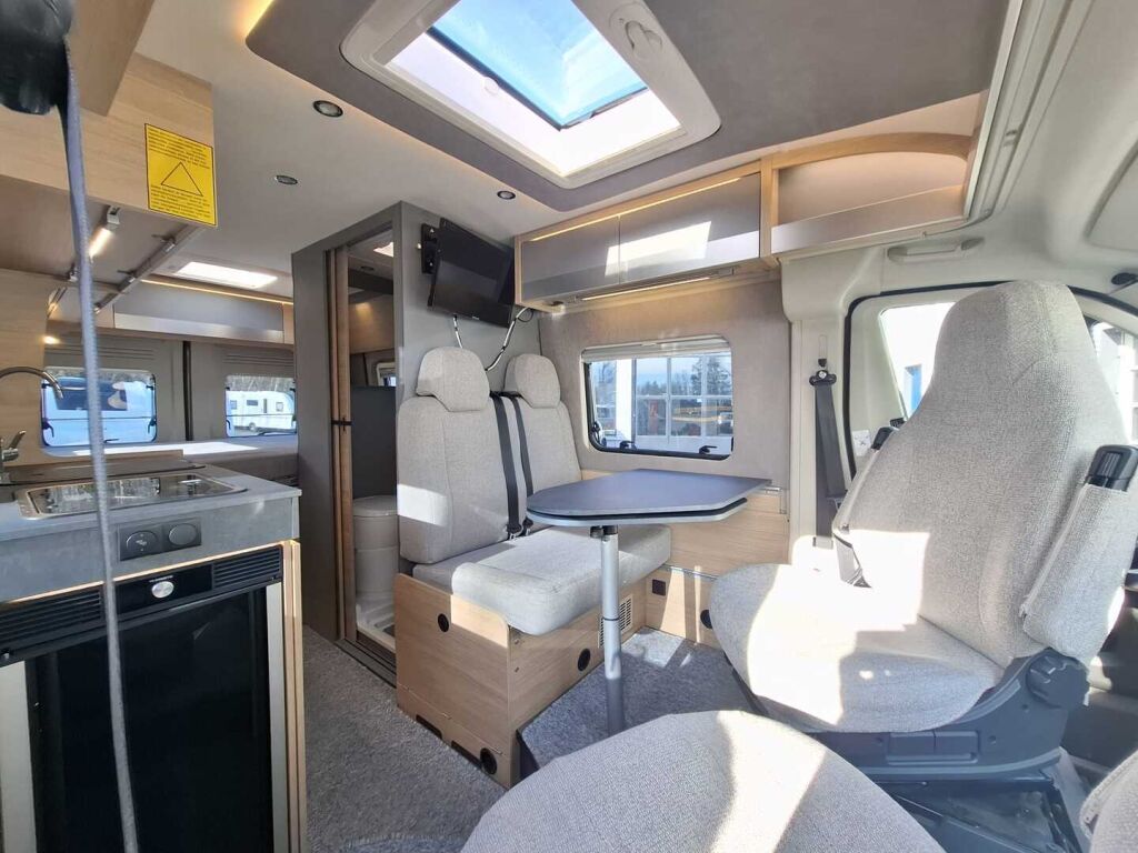 Pössl TRENTA VAN 600 2022 Harmaa