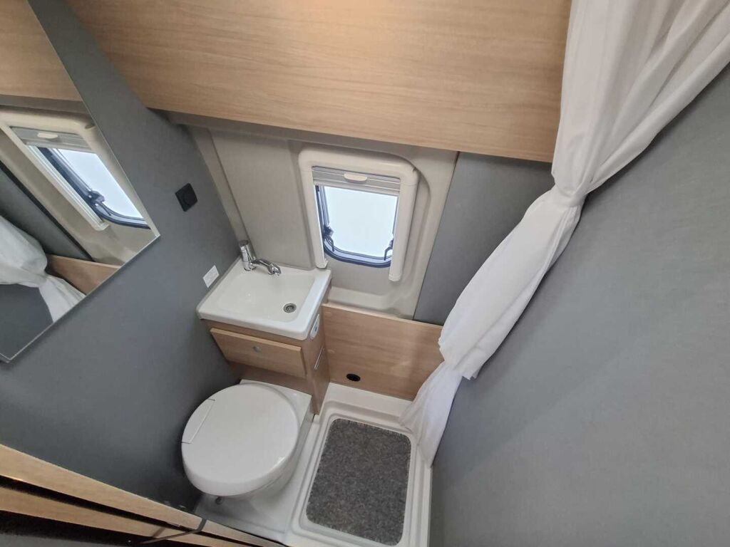 Pössl TRENTA VAN 600 2022 Harmaa