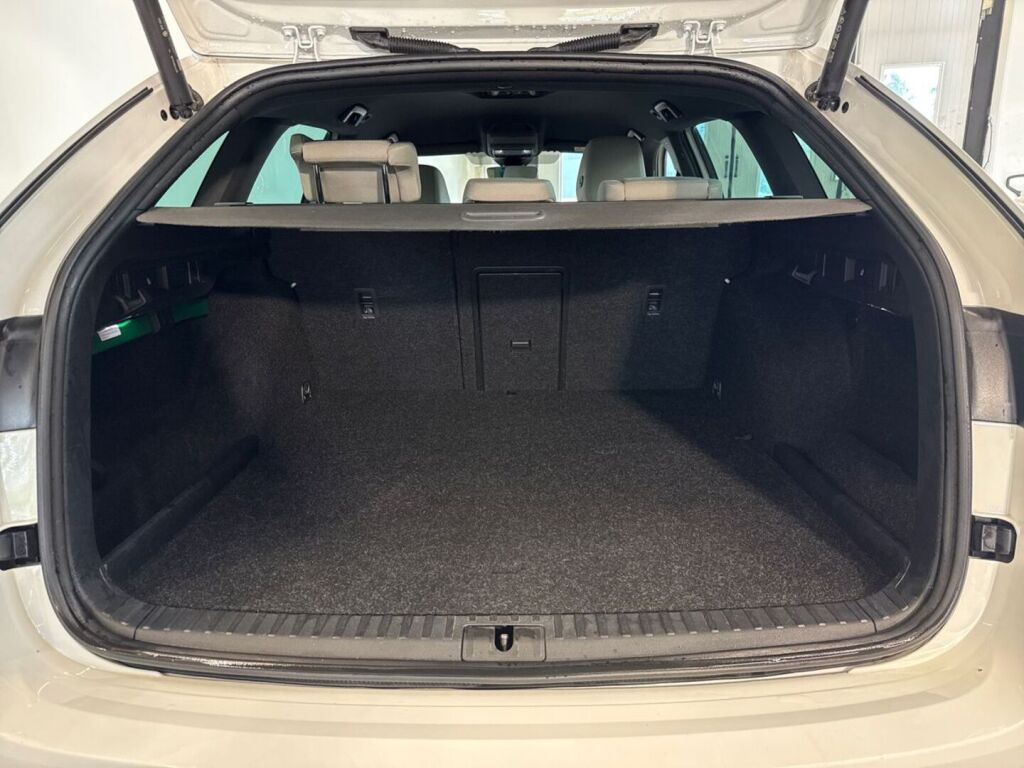 Skoda Octavia 2022 Valkoinen