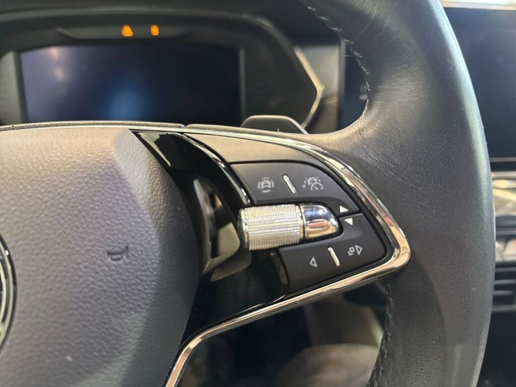 Skoda Octavia 2022 Valkoinen