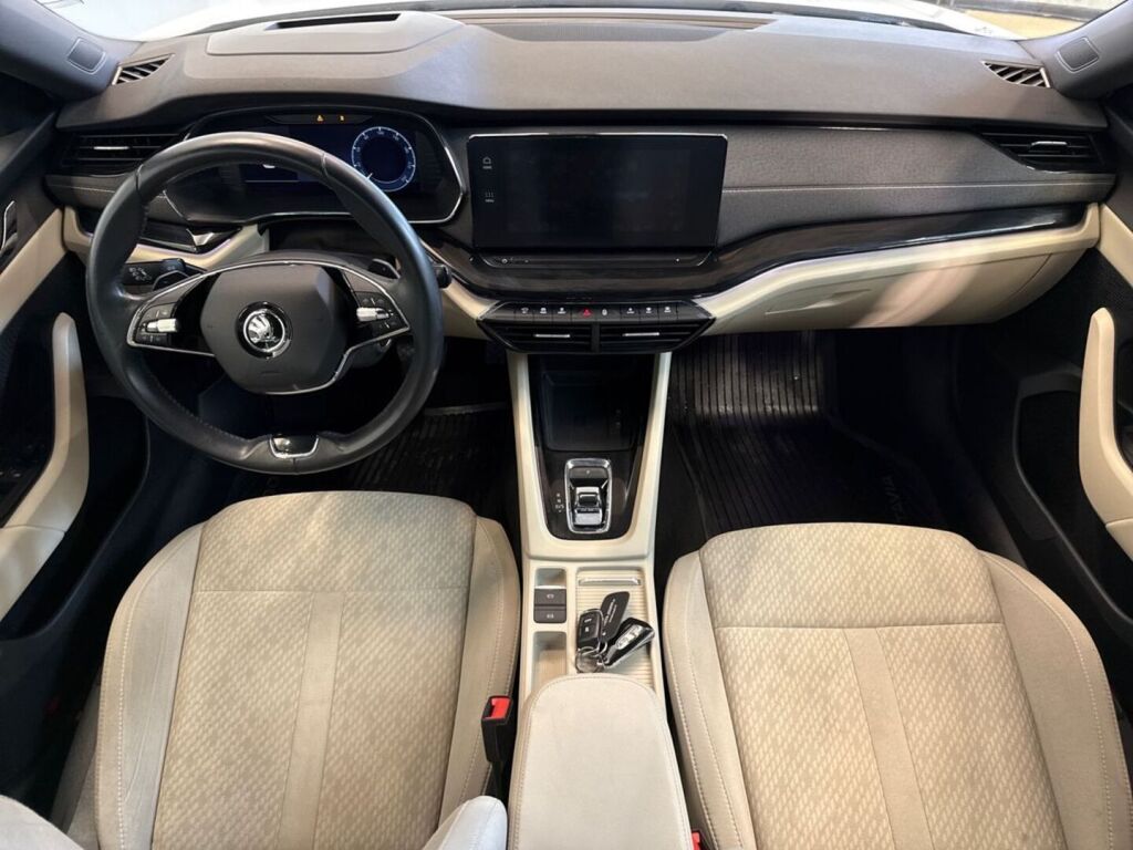Skoda Octavia 2022 Valkoinen
