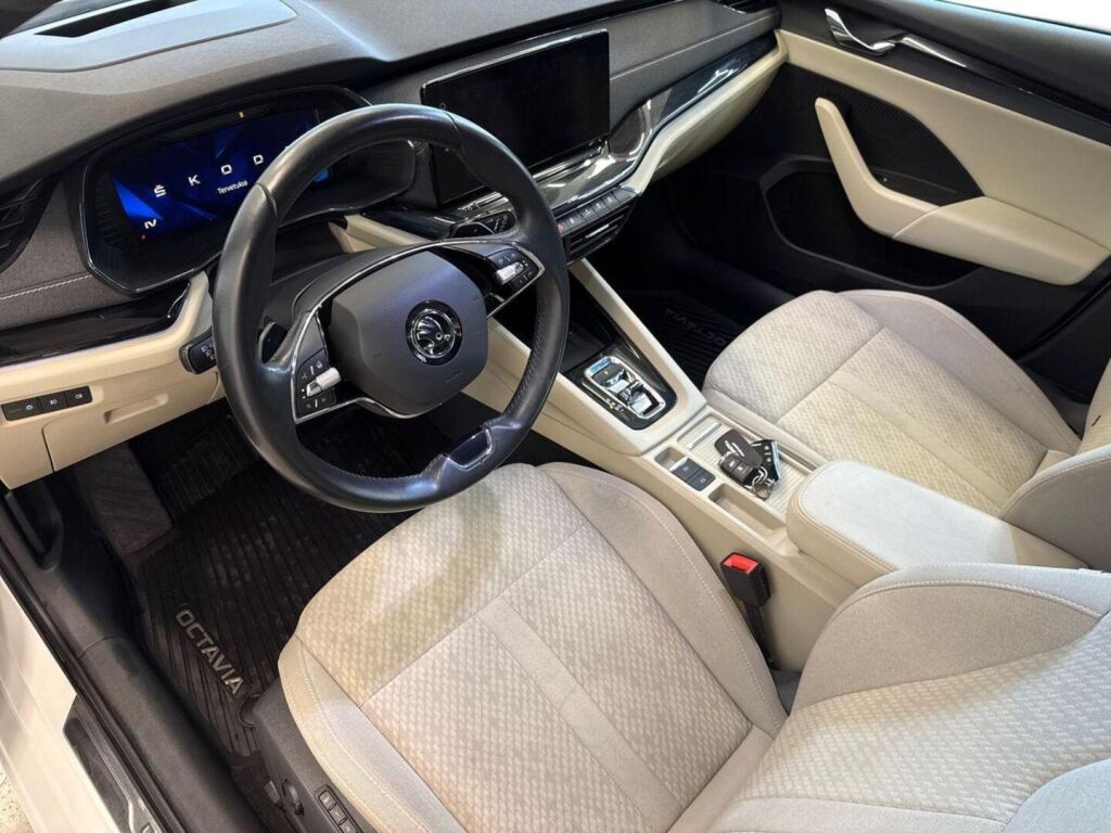 Skoda Octavia 2022 Valkoinen
