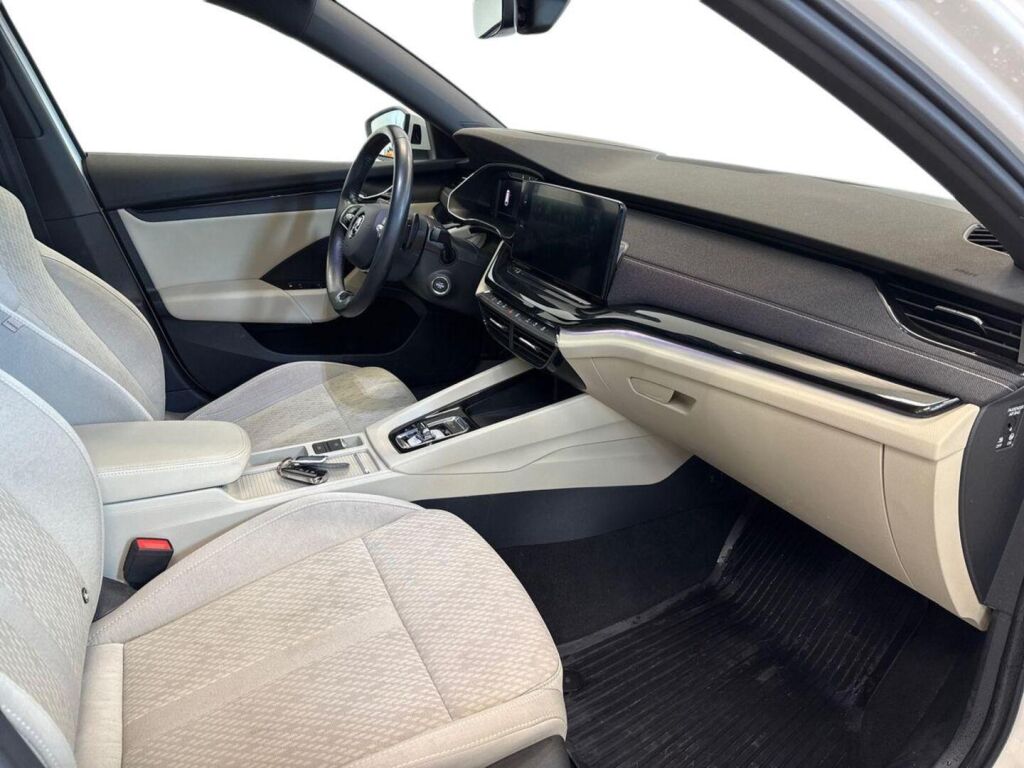 Skoda Octavia 2022 Valkoinen