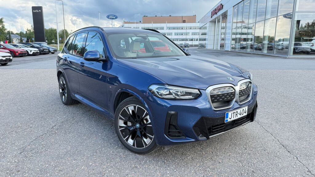 BMW iX3 2022 Sininen