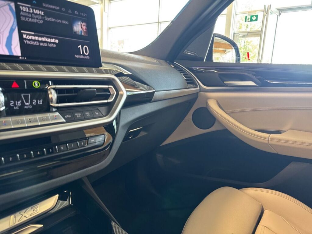 BMW iX3 2022 Sininen