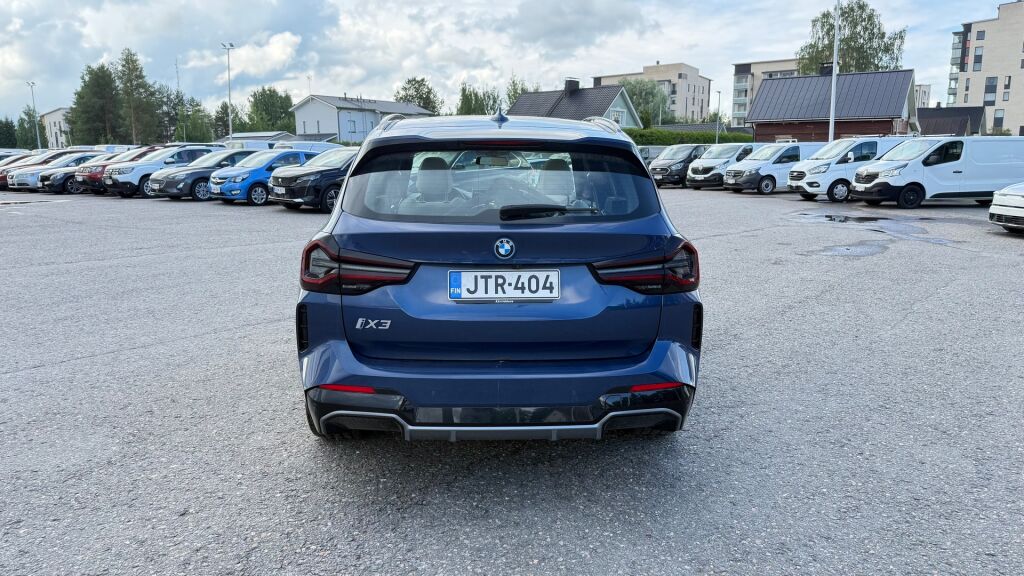 BMW iX3 2022 Sininen