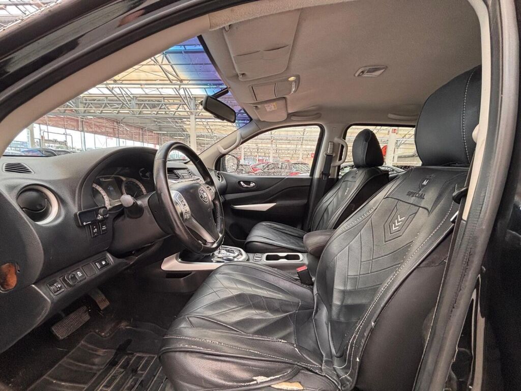 Nissan Navara 2017 Musta