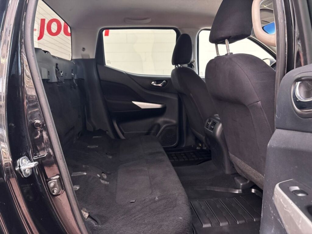 Nissan Navara 2017 Musta