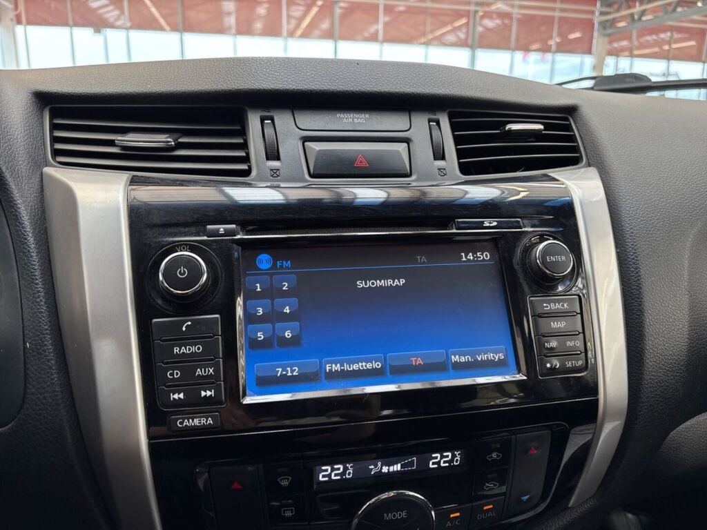 Nissan Navara 2017 Musta
