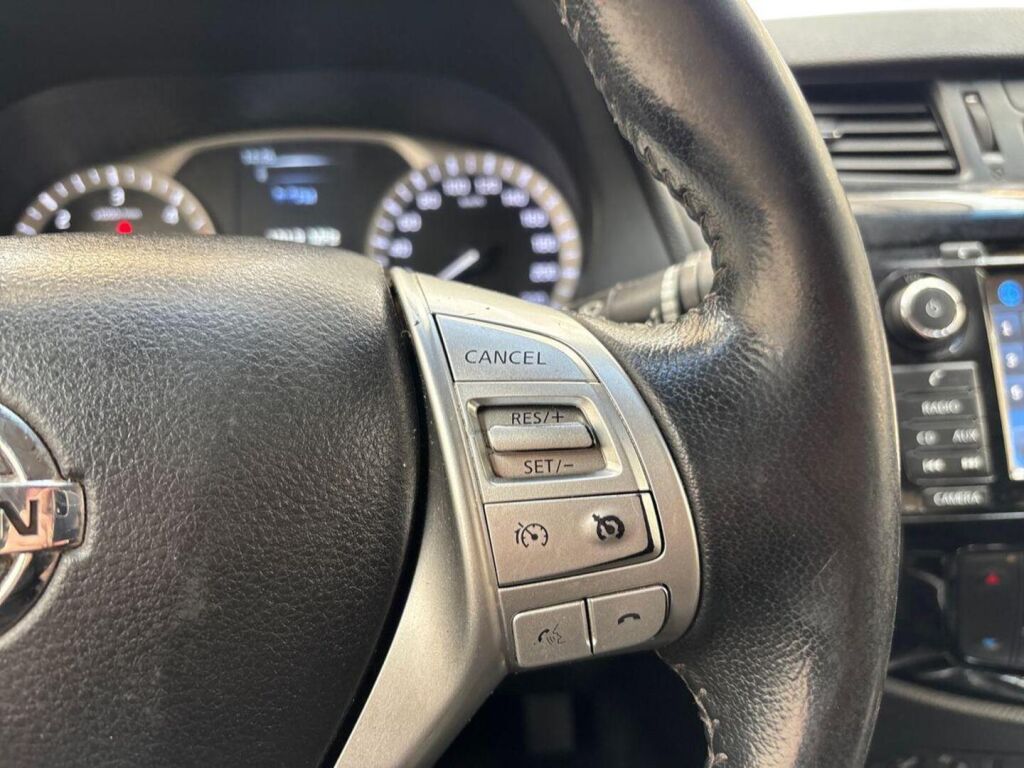 Nissan Navara 2017 Musta