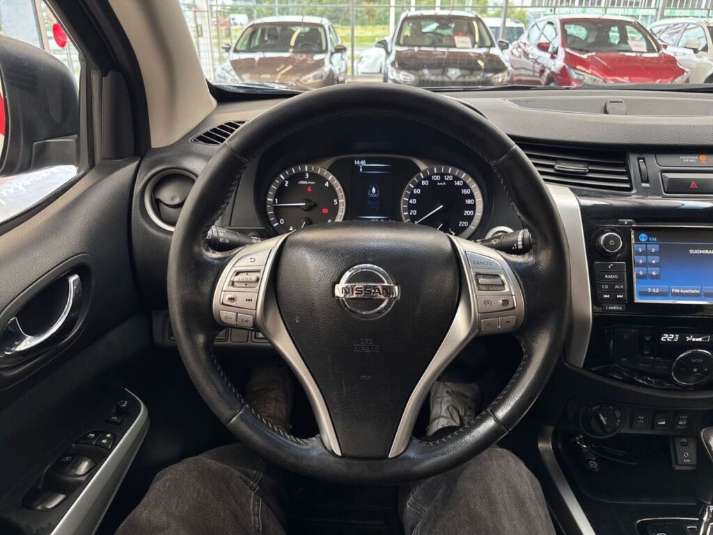 Nissan Navara 2017 Musta