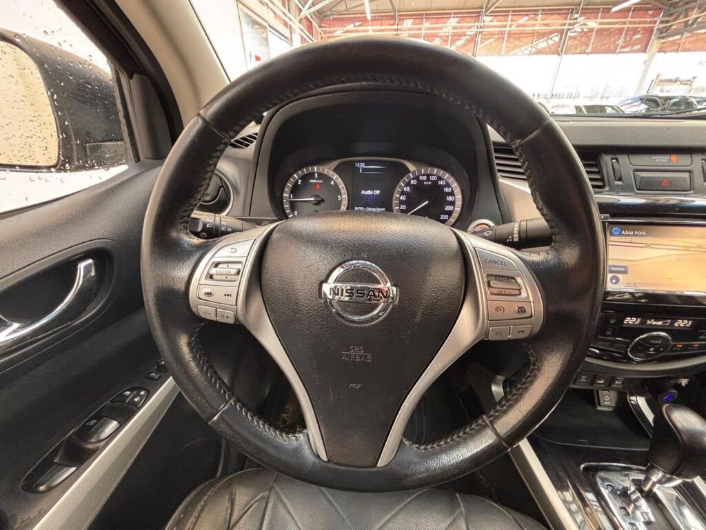 Nissan Navara 2017 Musta