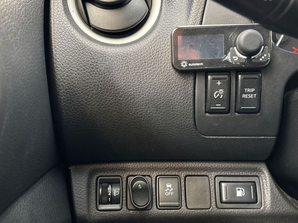 Nissan Navara 2017 Musta