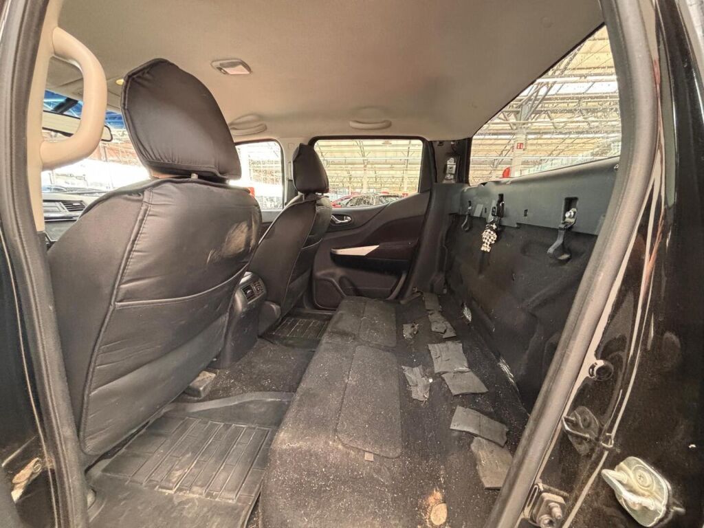 Nissan Navara 2017 Musta
