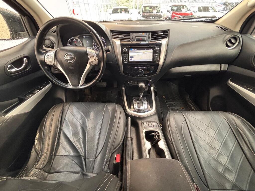 Nissan Navara 2017 Musta