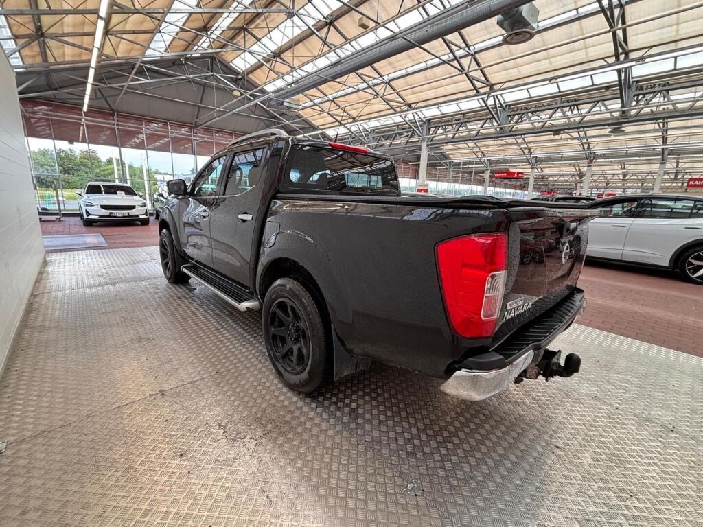 Nissan Navara 2017 Musta