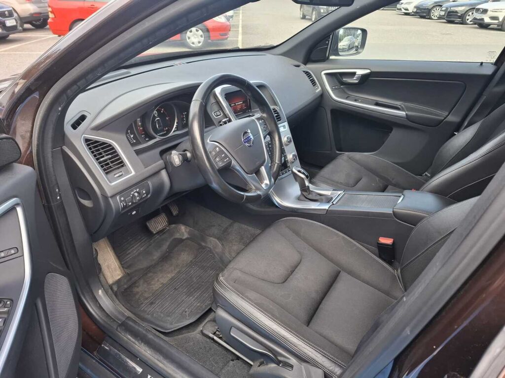 Volvo XC60 2017 Ruskea (beige)