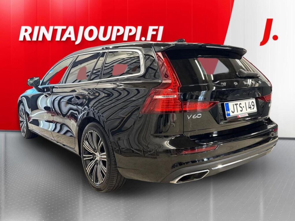 Volvo V60 2022 Musta