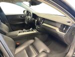 Volvo V60 2022 Musta