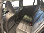 Volvo V60 2022 Musta