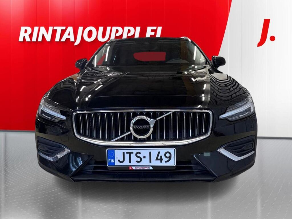 Volvo V60 2022 Musta