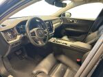 Volvo V60 2022 Musta