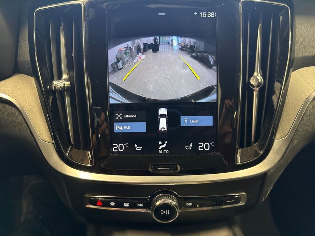 Volvo V60 2022 Musta