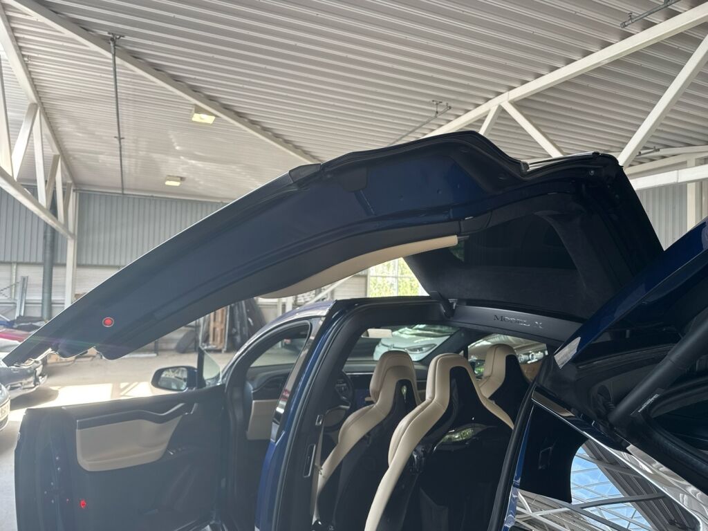 Tesla Model X 2016 Sininen