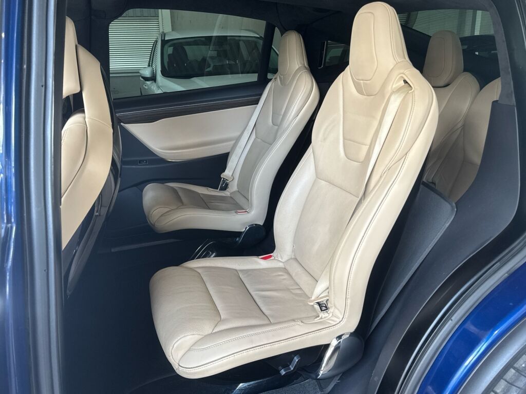 Tesla Model X 2016 Sininen