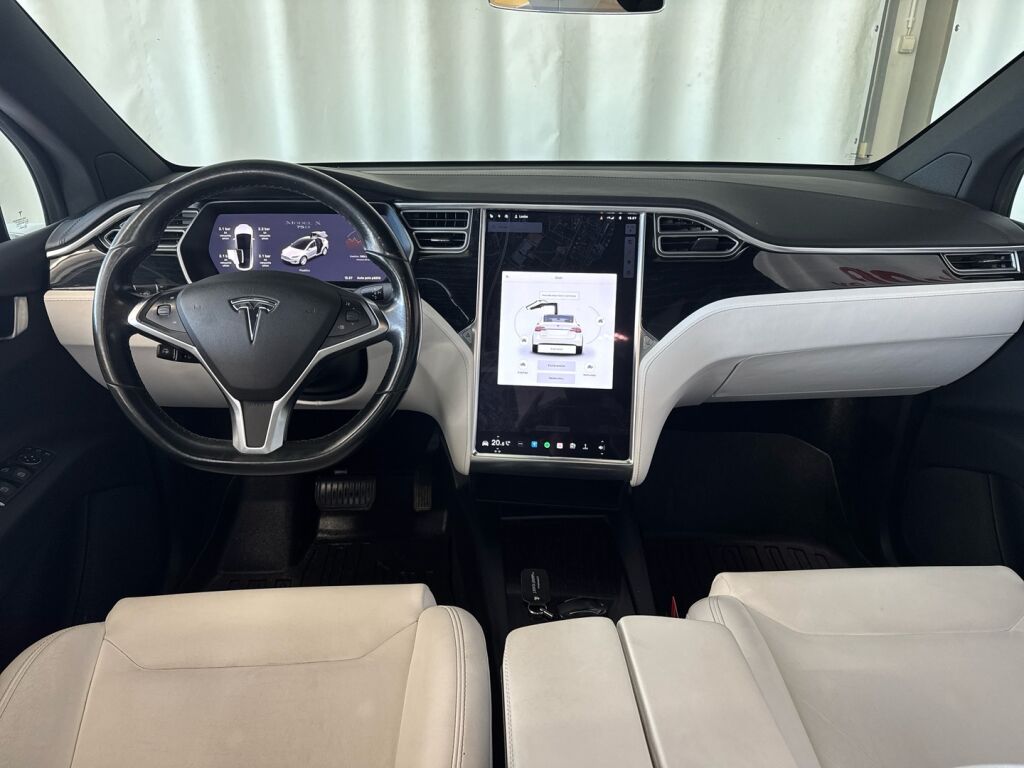Tesla Model X 2016 Harmaa