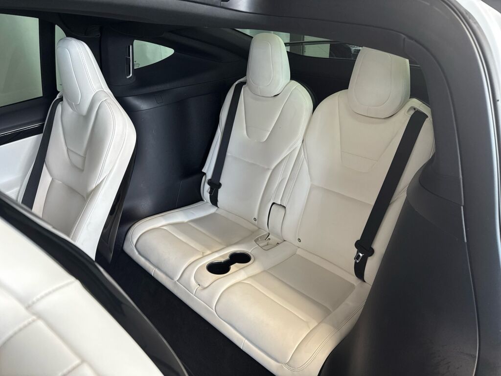 Tesla Model X 2016 Harmaa