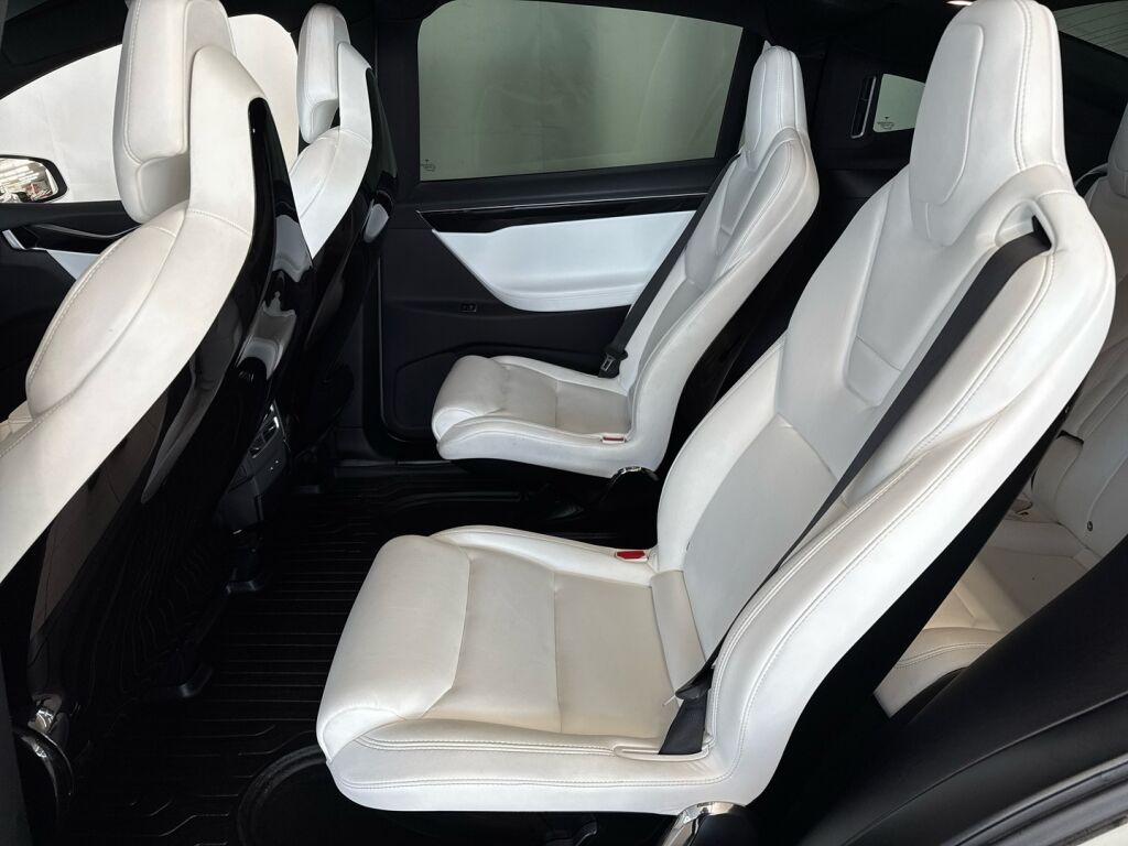 Tesla Model X 2016 Harmaa