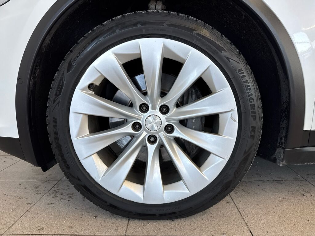 Tesla Model X 2016 Harmaa