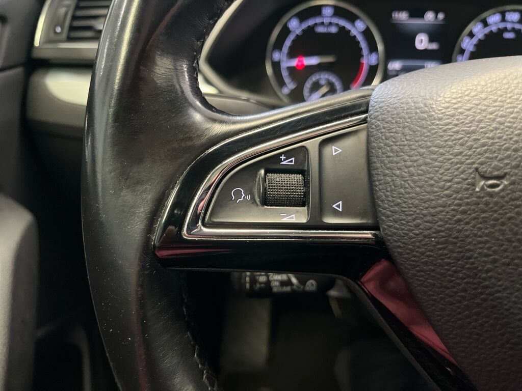 Skoda Superb 2019 Valkoinen