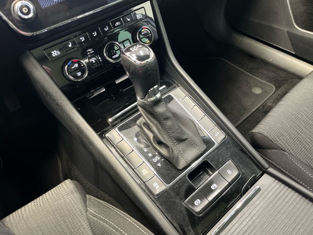 Skoda Superb 2019 Valkoinen