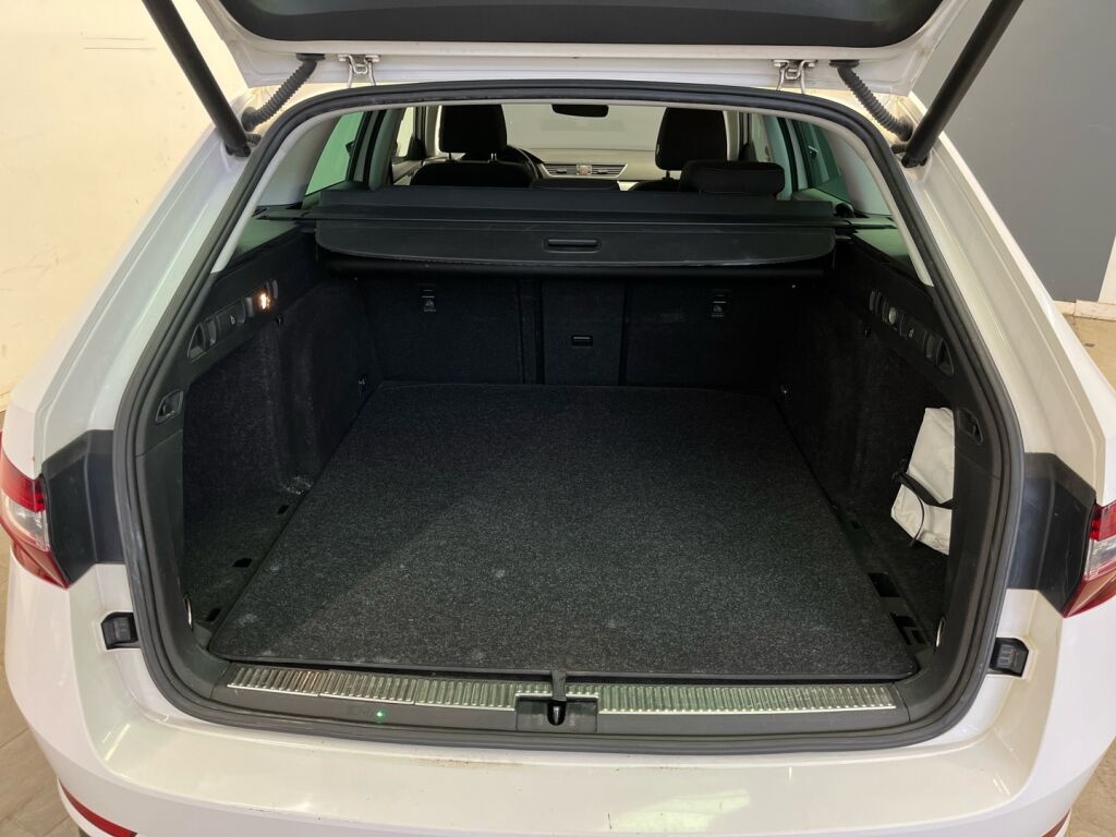 Skoda Superb 2019 Valkoinen