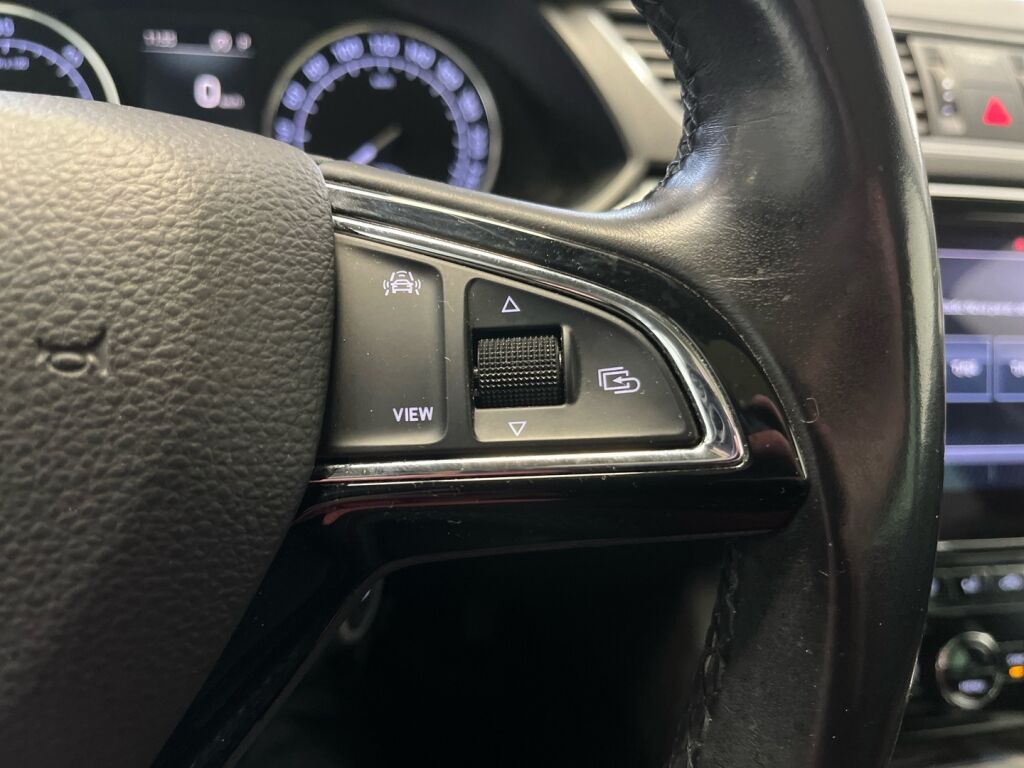 Skoda Superb 2019 Valkoinen