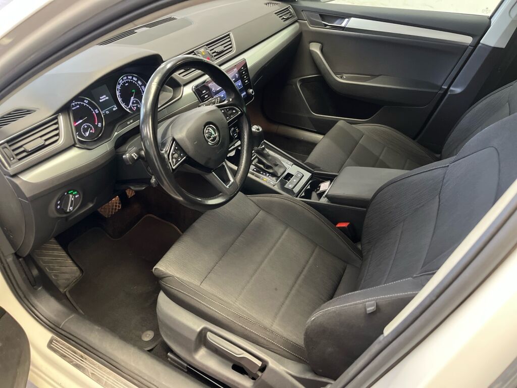 Skoda Superb 2019 Valkoinen