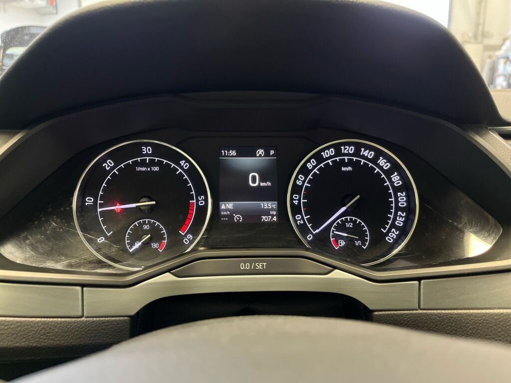 Skoda Superb 2019 Valkoinen