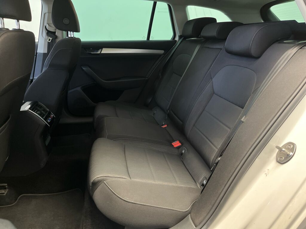 Skoda Superb 2019 Valkoinen