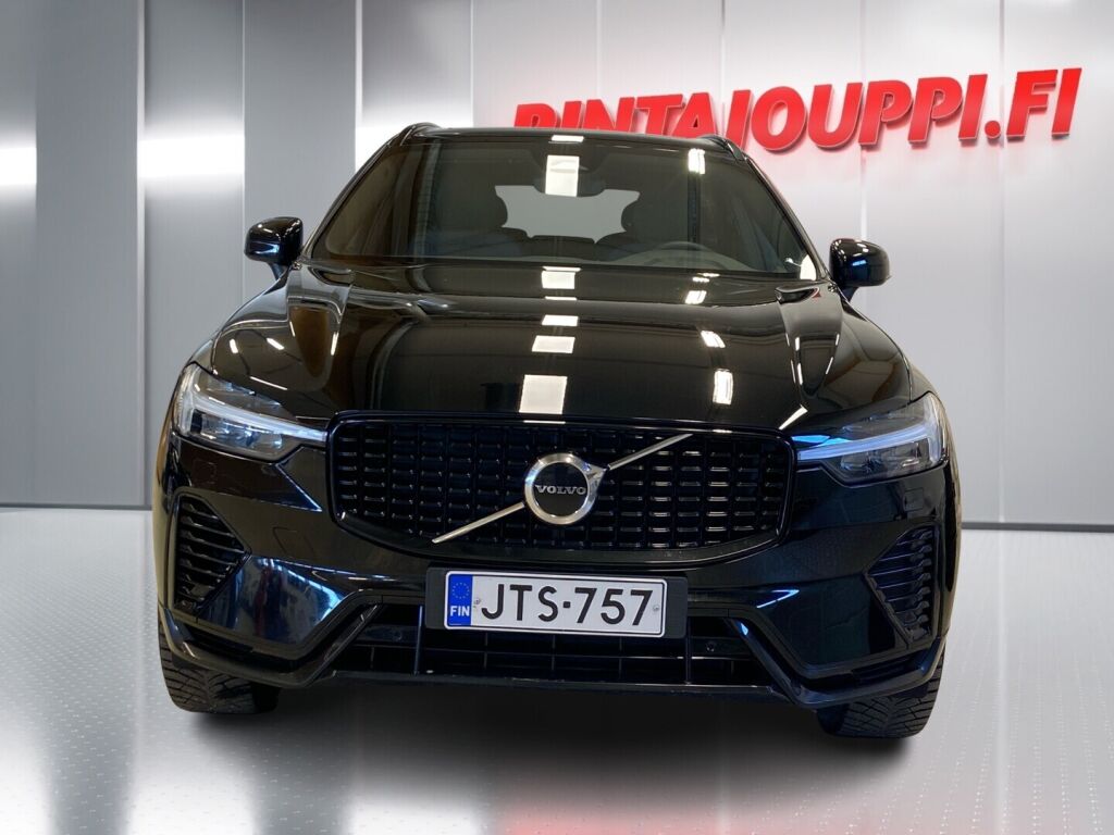 Volvo XC60 2022 Musta