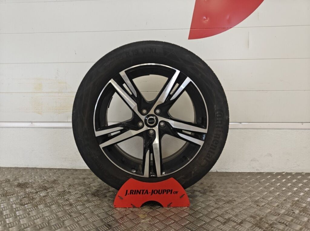 Volvo XC60 2022 Musta