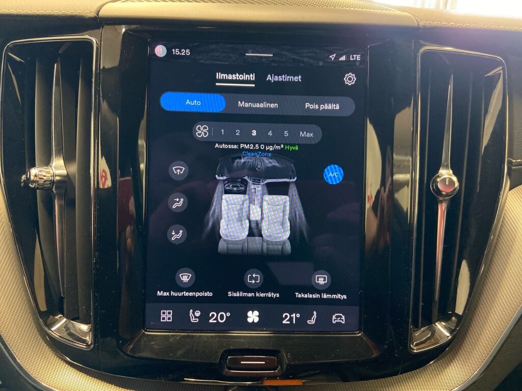 Volvo XC60 2022 Musta