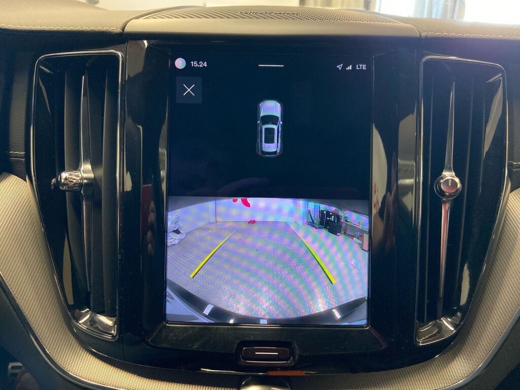 Volvo XC60 2022 Musta