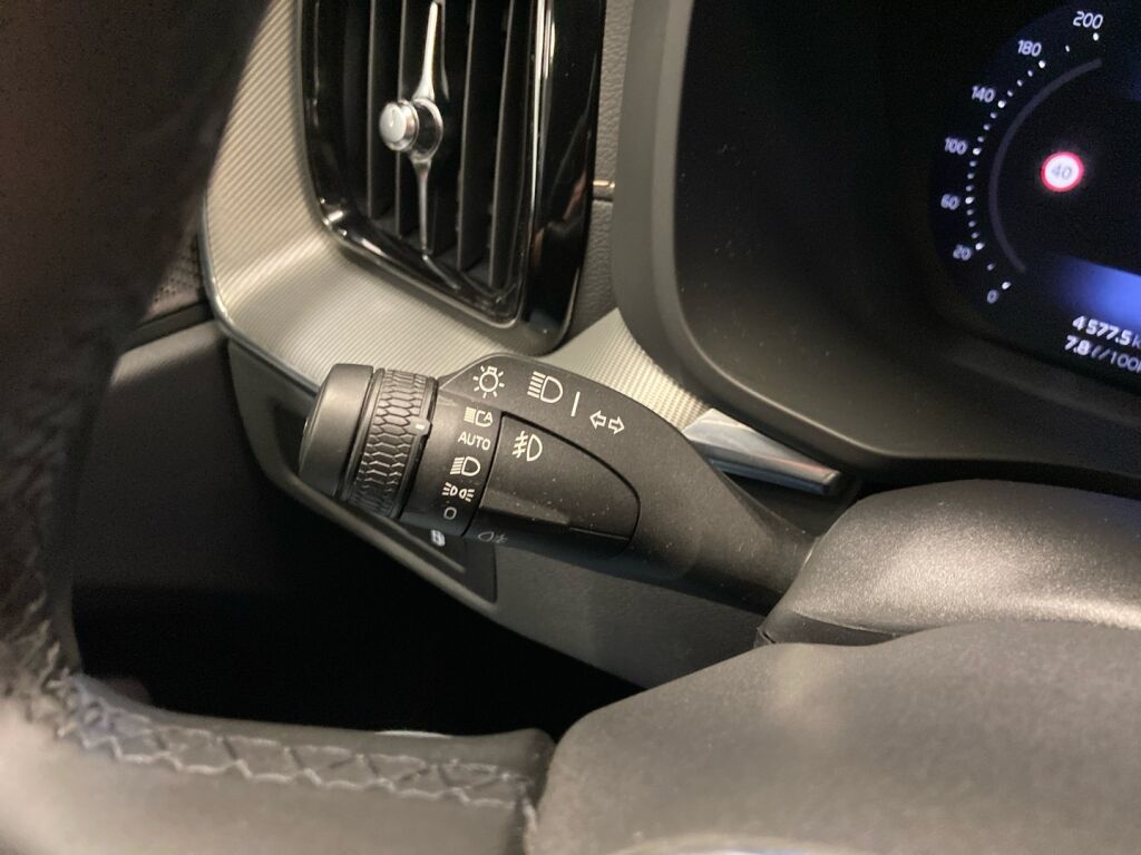 Volvo XC60 2022 Musta