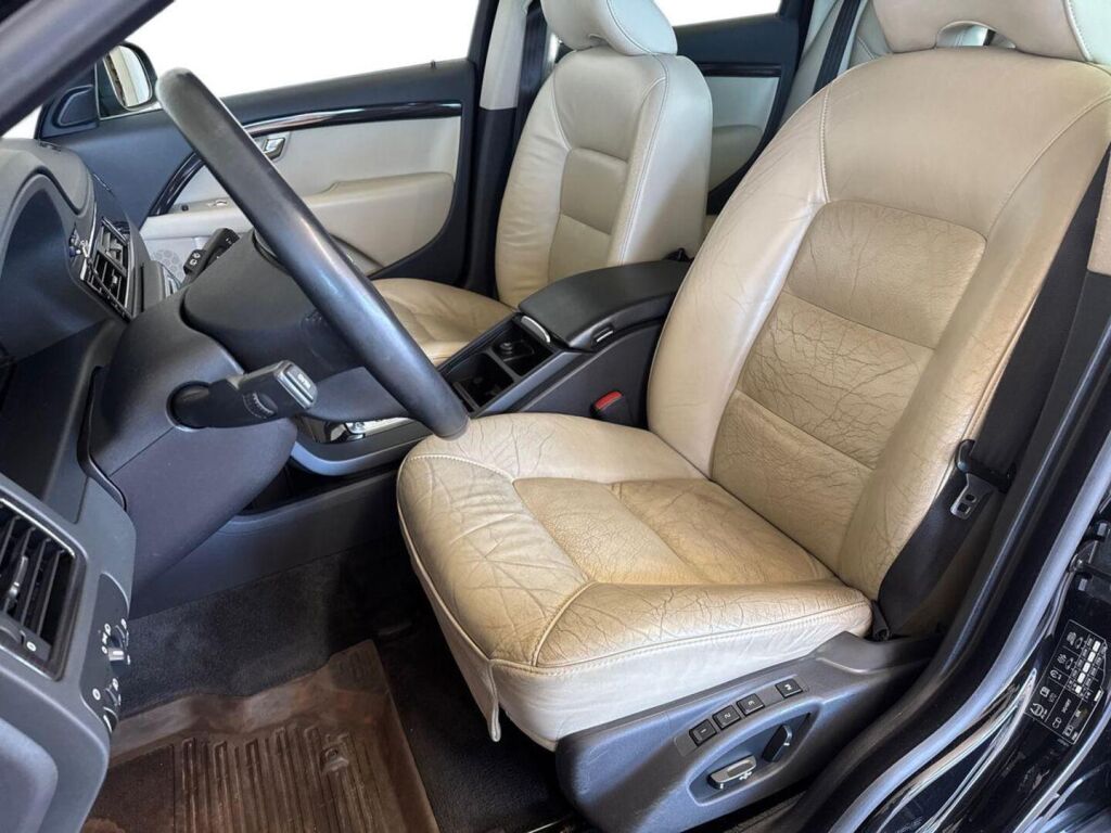 Volvo V70 2008 Musta