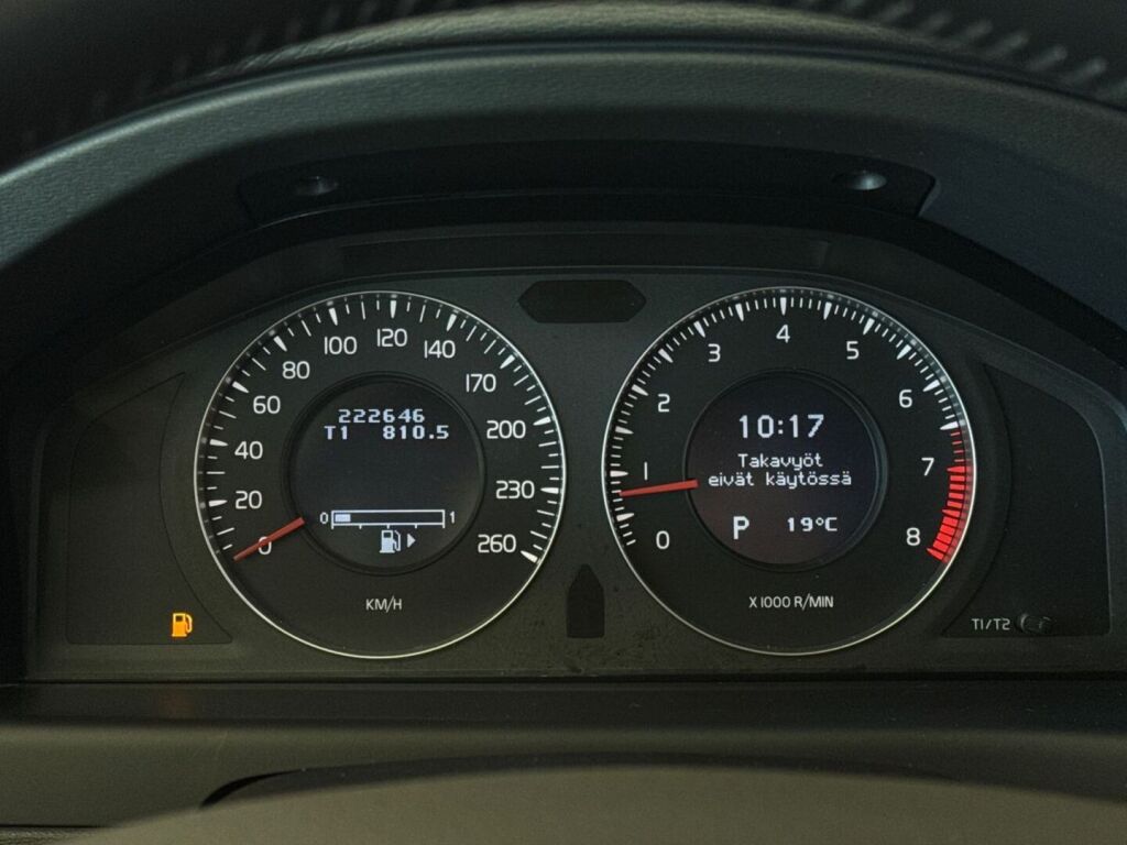 Volvo V70 2008 Musta