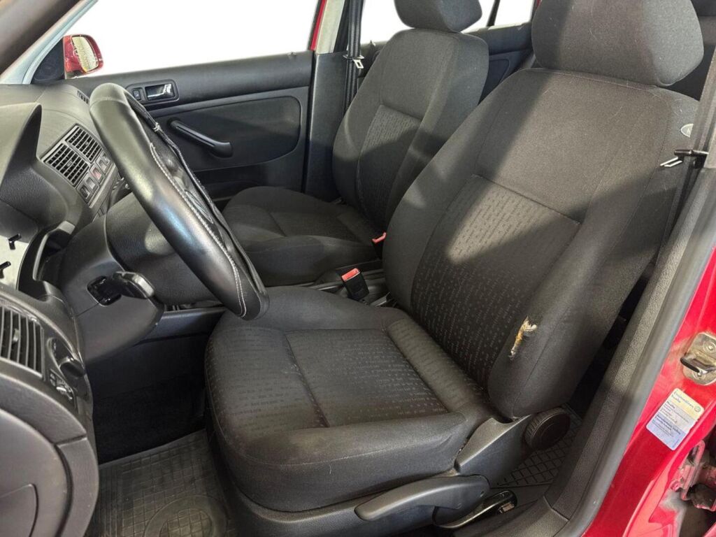 Volkswagen Golf Variant 2004 Punainen